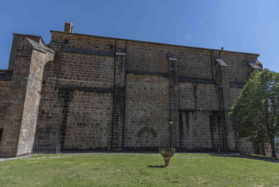 Reyno de Navarra - monasterio de Leyre 05.jpg